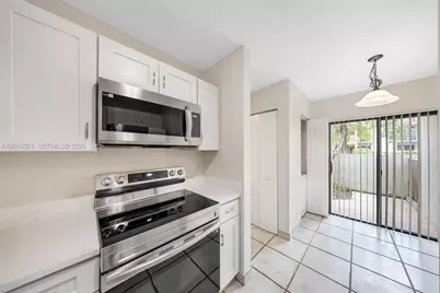 5521 Courtyard Dr #5521, Margate, FL 33063 - Photo 11