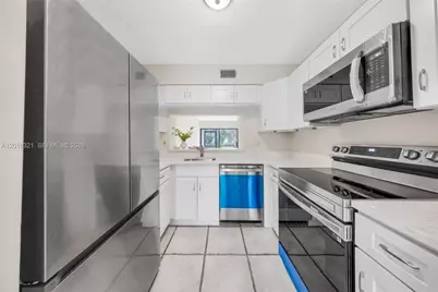 5521 Courtyard Dr #5521, Margate, FL 33063 - Photo 9