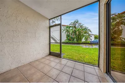 5521 Courtyard Dr #5521, Margate, FL 33063 - Photo 7