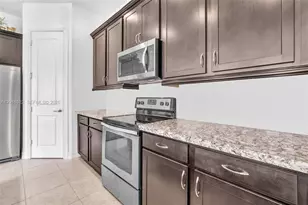 11568 SW 13th Ln, Pembroke Pines, FL 33025 - Photo 13