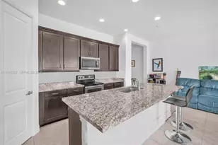 11568 SW 13th Ln, Pembroke Pines, FL 33025 - Photo 15