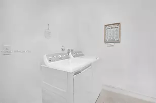 11568 SW 13th Ln, Pembroke Pines, FL 33025 - Photo 29