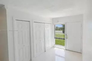261 NE 40th St, Deerfield Beach, FL 33064 - Photo 5