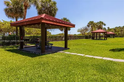 2555 Collins Ave #2205, Miami Beach, FL 33140 - Photo 27