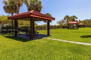 2555 Collins Ave, Miami Beach, FL 33140 - Photo 27