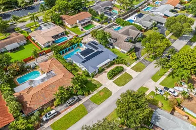633 N Crescent Dr, Hollywood, FL 33021 - Photo 51