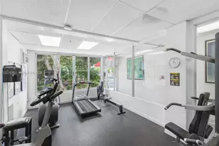 255 W 24th St, Miami Beach, FL 33140 - Photo 17