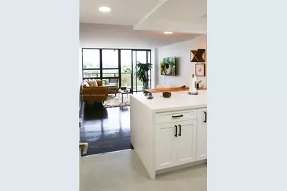 600 NE 36th St #310, Miami, FL 33137 - Photo 3