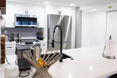 600 NE 36th St #310, Miami, FL 33137 - Photo 5