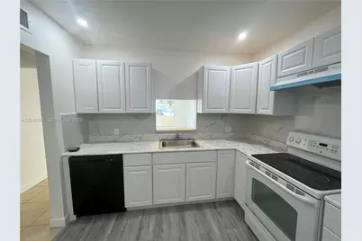 11925 NE 2nd Ave #B101, North Miami, FL 33161 - Photo 3