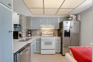 1101 Crystal Lake Dr, Deerfield Beach, FL 33064 - Photo 5