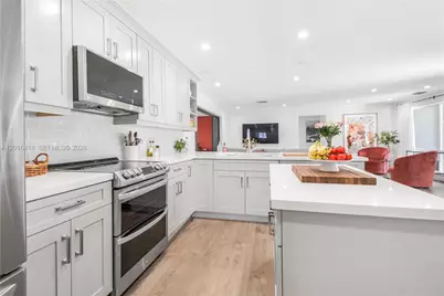 1705 NE 24th St, Wilton Manors, FL 33305 - Photo 9