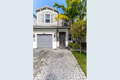 4813 NW 48th Ter, Tamarac, FL 33319 - Photo 5