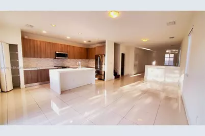 7210 NW 103rd Path, Doral, FL 33178 - Photo 1