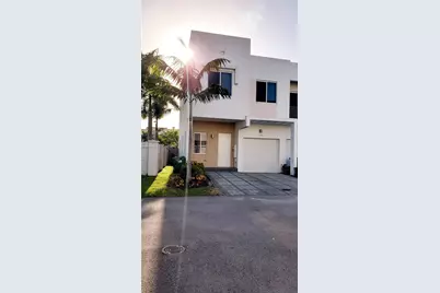 7210 NW 103rd Path, Doral, FL 33178 - Photo 3