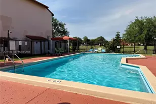 425 W Park Dr, Miami, FL 33172 - Photo 19