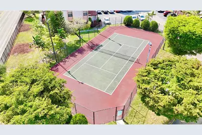 425 W Park Dr #10, Miami, FL 33172 - Photo 21