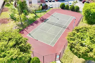 425 W Park Dr, Miami, FL 33172 - Photo 21