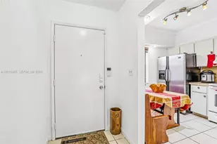 425 W Park Dr, Miami, FL 33172 - Photo 25