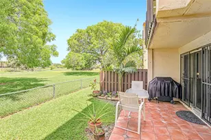 425 W Park Dr, Miami, FL 33172 - Photo 29