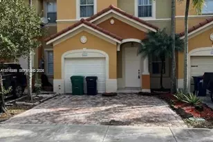 8525 SW 165th Pl, Miami, FL 33193 - Photo 1