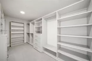 555 NE 34th St, Miami, FL 33137 - Photo 17