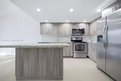 10941 N Lakeview Dr, Pembroke Pines, FL 33026 - Photo 3