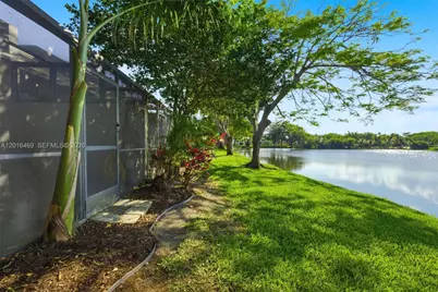 10941 N Lakeview Dr, Pembroke Pines, FL 33026 - Photo 33