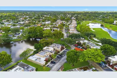 10941 N Lakeview Dr, Pembroke Pines, FL 33026 - Photo 35