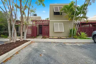 10941 N Lakeview Dr, Pembroke Pines, FL 33026 - Photo 3