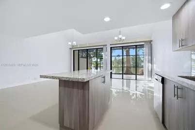 10941 N Lakeview Dr, Pembroke Pines, FL 33026 - Photo 13