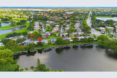 10941 N Lakeview Dr, Pembroke Pines, FL 33026 - Photo 1