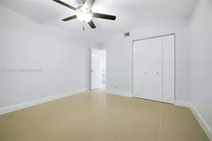 10941 N Lakeview Dr, Pembroke Pines, FL 33026 - Photo 27