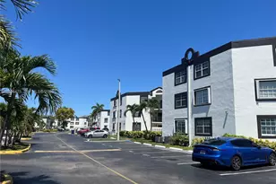 9715 Fontainebleau Blvd, Miami, FL 33172 - Photo 5
