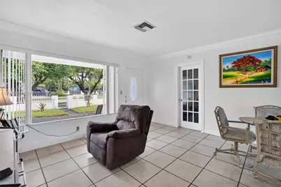 2451 NW 11th St, Miami, FL 33125 - Photo 7