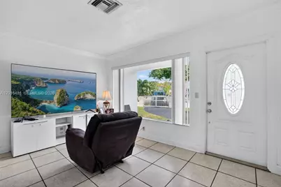 2451 NW 11th St, Miami, FL 33125 - Photo 5