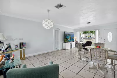 2451 NW 11th St, Miami, FL 33125 - Photo 13