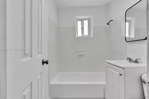 2140 NW 29th St, Oakland Park, FL 33311 - Photo 15