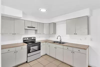 2140 NW 29th St, Oakland Park, FL 33311 - Photo 11