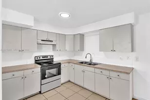 2140 NW 29th St, Oakland Park, FL 33311 - Photo 11