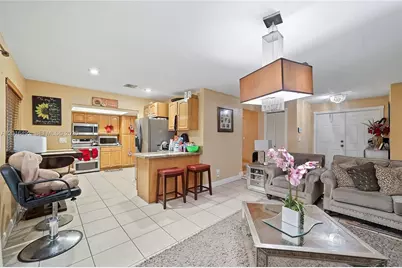 8271 NW 68th Ter, Tamarac, FL 33321 - Photo 9