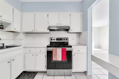 4001 Hillcrest Dr #812, Hollywood, FL 33021 - Photo 13