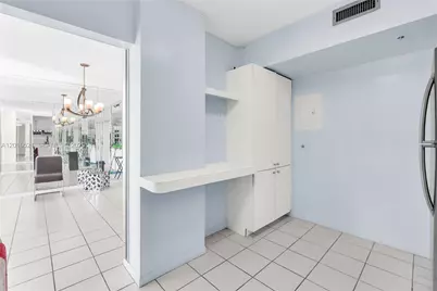 4001 Hillcrest Dr #812, Hollywood, FL 33021 - Photo 7