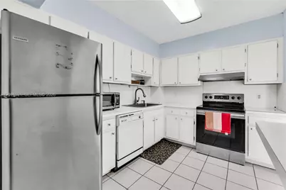 4001 Hillcrest Dr #812, Hollywood, FL 33021 - Photo 9