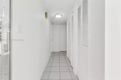 4001 Hillcrest Dr #812, Hollywood, FL 33021 - Photo 3