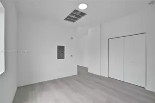 1567 NW 1st St, Miami, FL 33125 - Photo 9