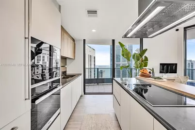 1000 Brickell Plz #4601, Miami, FL 33131 - Photo 17