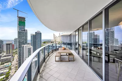 1000 Brickell Plz #4601, Miami, FL 33131 - Photo 9