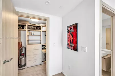 1000 Brickell Plz #4601, Miami, FL 33131 - Photo 45