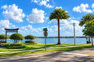 16012 NW 91st Ct, Miami Lakes, FL 33018 - Photo 27